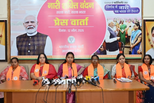 प्रेस वार्ता की तस्वीर