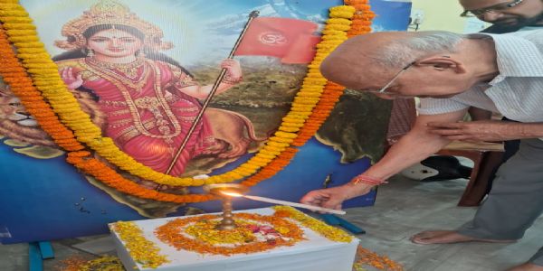 पूर्वाञ्चल-जनकल्याण-समित्याः पर रयत्नेन कोलकाता-नगरे रक्तदान-शिविरं आयोजितम्