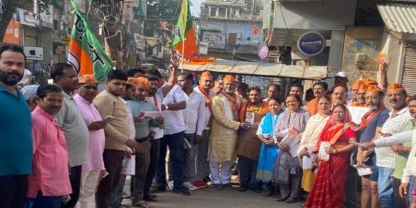 गृहं-गृहं जनसंपर्कं कृत्वा गणिताः उपलब्धयो, भाजपा नेता मनोजो विपक्षे साधितवान् लक्ष्यम्