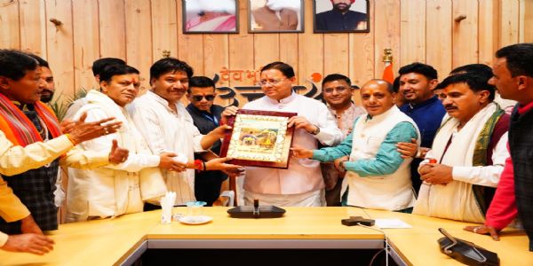 धामसु यात्रिणां संख्यायां सीमितायां न कृतायां तीर्थ पुराेहितैः प्रकटितो मुख्यमंत्रिणः आभारः