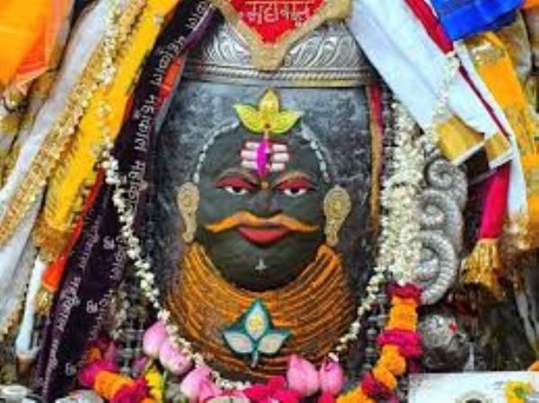 विशेष श्रृंगार के साथ संपन्न हुई भस्म आरती