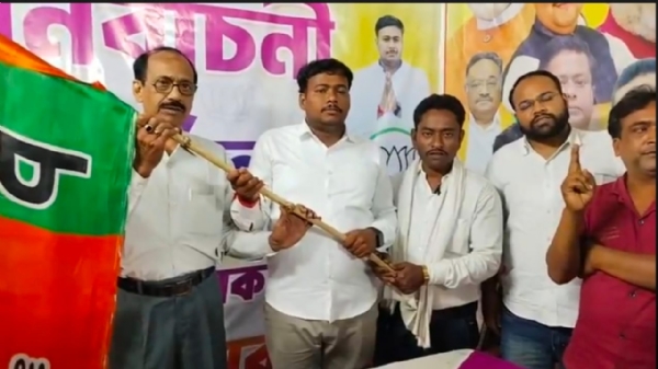 भाजपा का झंडा थामते आलोक धावा भाजपा का झंडा थामते आलोक धावा