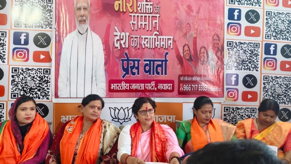 प्रेस वार्ता में डॉ पूनम प्रेस वार्ता में डॉ पूनम