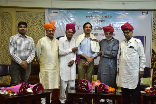 आईएएस डाॅ. जितेंद्र कुमार सोनी को राजस्थानी भाषा का पुरस्कार मिलने पर किया सम्मान