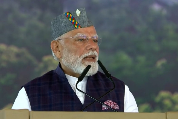 प्रधानमंत्री नरेन्द्र मोदी मंगलवार को देहरादून में कार्यक्रम को संबोधित करते हुए