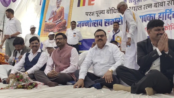 जिले में आयोजित बाबा साहब की जयंती पर कार्यक्रम के दौरान गणमान्य। जिले में आयोजित बाबा साहब की जयंती पर कार्यक्रम के दौरान गणमान्य।