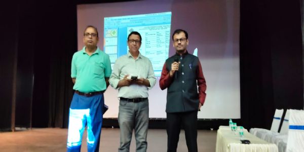 85 वर्षेभ्यः अधिकस्य आयुषः वृद्धानां दिव्यांगमतदातॄणां मतदानप्रक्रिया शुभारब्धा