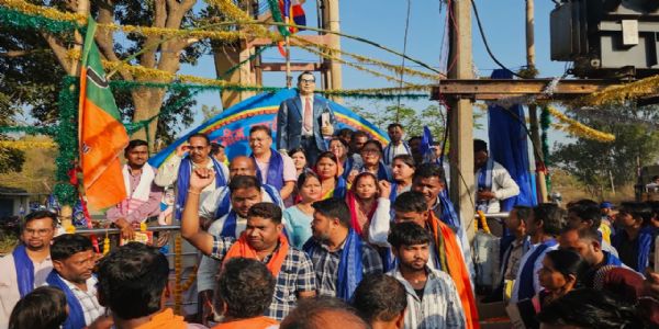 अम्बिकापुरम् : भीमराव-रामजी-अम्बेडकर-महाभागस्य १३६तम-जन्मजयन्त्यां सरगुजा-जनपदे चतुर्थी प्रतिमा स्थापिताऽभूत्