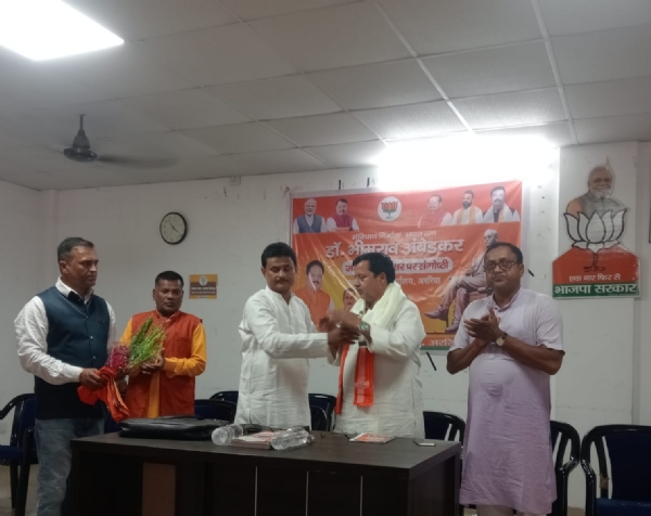 अररिया फोटो:भाजपा जिला कार्यालय में आयोजित कार्यक्रम में भाजपा नेता अररिया फोटो:भाजपा जिला कार्यालय में आयोजित कार्यक्रम में भाजपा नेता