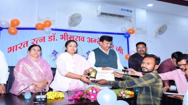 सतना में श्रद्धा और उत्साह के साथ मनाई गई भारत रत्न डॉ. अम्बेडकर की 135वीं जयंती सतना में श्रद्धा और उत्साह के साथ मनाई गई भारत रत्न डॉ. अम्बेडकर की 135वीं जयंती