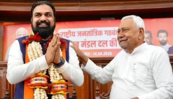 सम्राट चौधरी (बाएं) और दाएं नीतीश कुमार। फोटो - फाइल