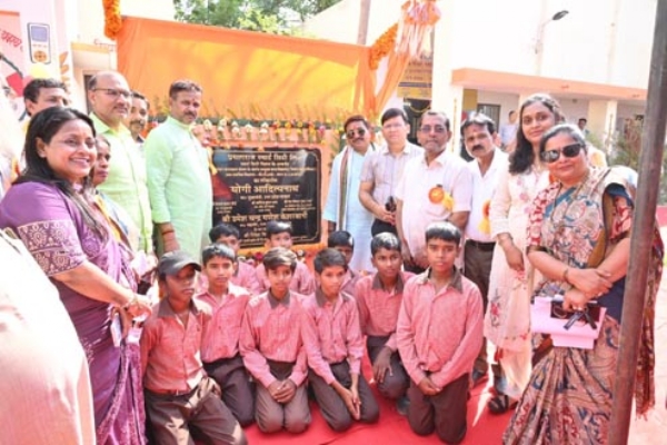 लोकार्पण करते महापौर लोकार्पण करते महापौर