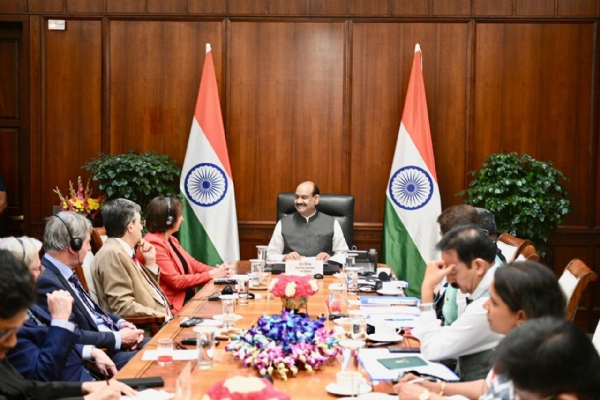 लोकसभा अध्यक्ष ओम बिरला फ्रांस की सीनेट के फ्रांस-भारत अंतर-संसदीय मैत्री समूह के शिष्टमंडल से मुलाकात करते हुए। लोकसभा अध्यक्ष ओम बिरला फ्रांस की सीनेट के फ्रांस-भारत अंतर-संसदीय मैत्री समूह के शिष्टमंडल से मुलाकात करते हुए।