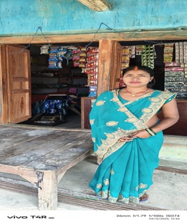 लाभार्थी महिला।