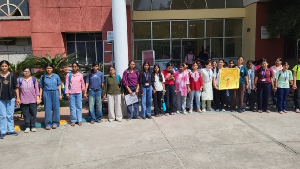 कार्यक्रम के दौरान लिया गया छायाचित्र