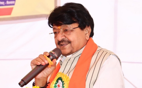 नगर परिषद भवन के लोकार्पण कार्यक्रम को संबोधित करते हुए कैलाश विजयवर्गीय