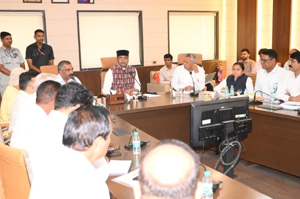 मंत्री विश्वास कैलाश सारंग ने खेल अधिकारियों के साथ की बैठक मंत्री विश्वास कैलाश सारंग ने खेल अधिकारियों के साथ की बैठक