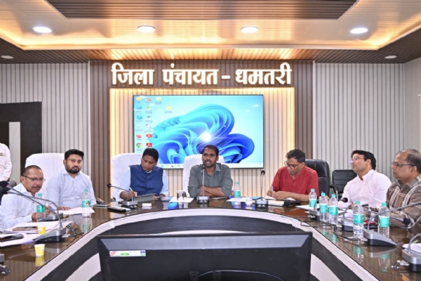 कार्यक्रम को संबोधित करते हुए कलेक्टर अबिनाश मिश्रा।