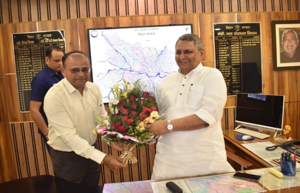 उपमुख्यमंत्री विजय चौधरी पदभार ग्रहण करने के दौरान