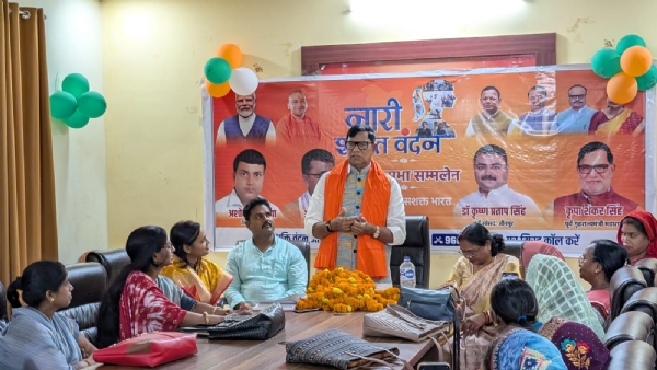 नारी वंदन अधिनियम कार्यक्रम को सम्बोधित करते हुए कृपा शंकर सिंह