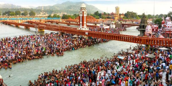 वैशाख-अमावास्यायां हरिद्वार-नगरे श्रद्धाया: सागरः प्रवहति, गङ्गा-घाटेषु श्रद्धालूनां विशालः समागमः अभवत्