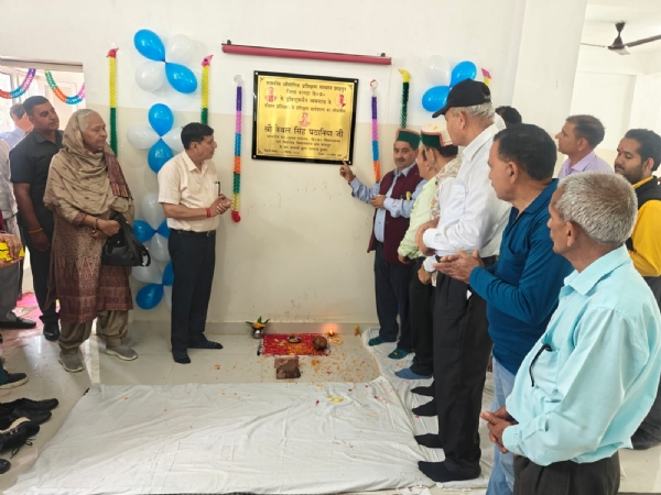 कार्यशाला भवन का लोकार्पण करते हुए विधायक केवल पठानिया।