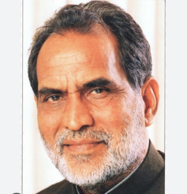 पूर्व प्रधानमंत्री चंद्र शेखर (फाइल फोटो)।