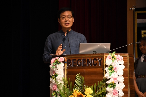 साउथ कोरिया से आए प्रोफेसर