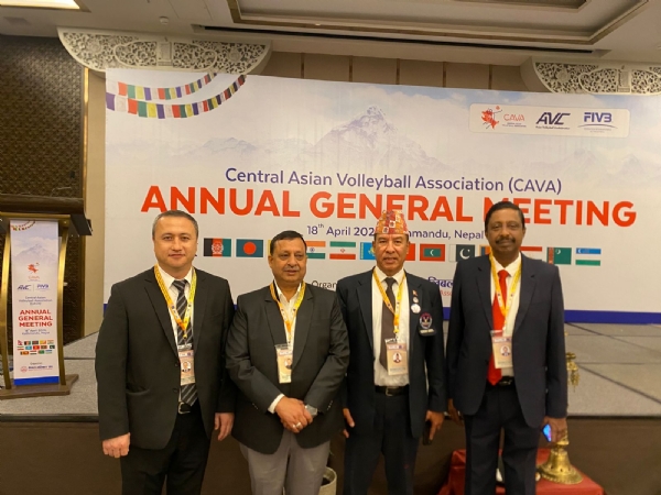 सेंट्रल एशियन वॉलीबॉल एसोसिएशन की एजीएम में भाग लेते वीरेंद्र कंवर