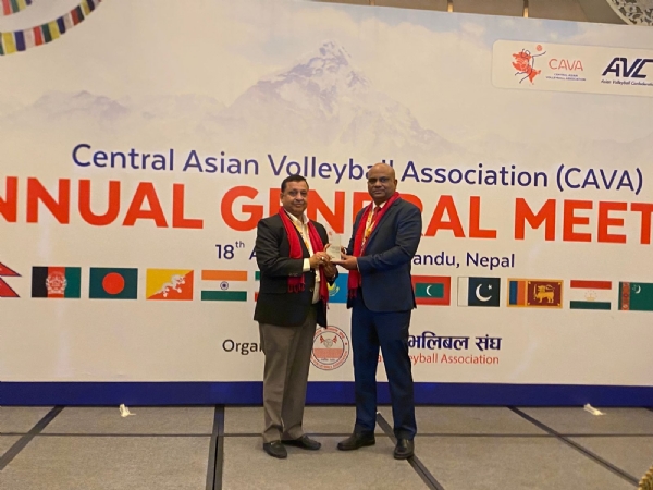 बैठक में भाग लेते वीरेंद्र कंवर।