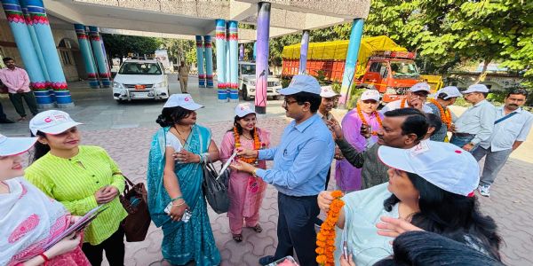 फर्रुखाबादात् सोमनाथ-स्वाभिमान-यात्रायै दश यात्रिणः लखनऊनगरं प्रस्थिताः