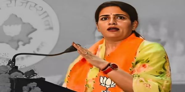 कांग्रेसपक्षस्य महिला विरोधीचिंतनस्य विरोधे भाजपायाः जन आक्रोश महिला पदयात्रा सोमवासरे : राखीराठौडः