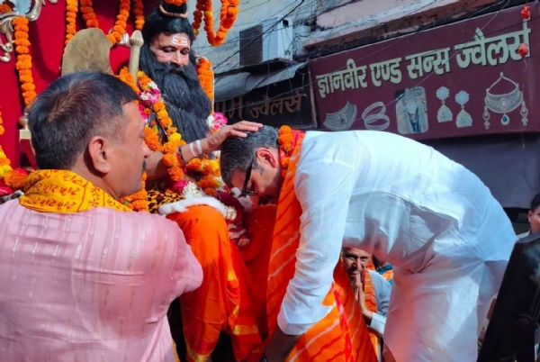 भगवान परशुराम जयंती पर अखिल भारतीय ब्राह्मण महासभा द्वारा निकाली गई भव्य शोभा यात्रा।