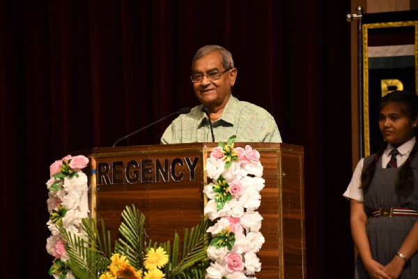 संबोधित करते प्रबंधक जैदी