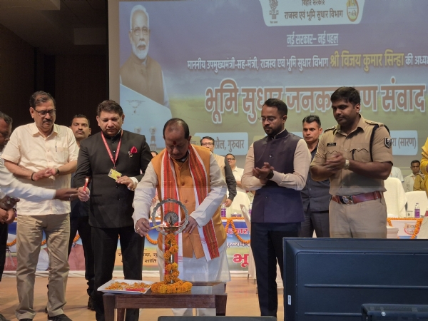 सारण में उपमुख्यमंत्री विजय कुमार सिन्हा ने सुनी जनता की फरियाद