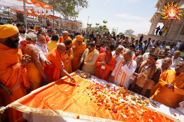 हनुमान मंदिर पर हुआ ध्वजारोहण