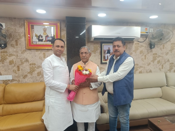 अररिया फोटो:नागालैंड के गवर्नर से भेंट करते प्रधानाचार्य