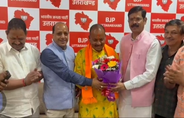 यमुनोत्री विधानसभा क्षेत्र के चिन्यालीसौड़ निवासी प्रसिद्ध जागर गायक सुंदर लाल नरवान भाजपा मुख्यालय देहरादून में शामिल होते हुए।