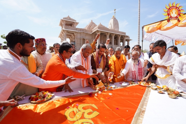 हनुमान मंदिर पर हुआ ध्वजारोहण