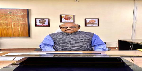 अनूपपुरम् - इंगांराजविश्वविद्यालयस्य वरिष्ठः प्रो. अवधेश कुमार शुक्लः संभालितवान् कार्यवाहकस्य कुलपतेः कार्यभारम्