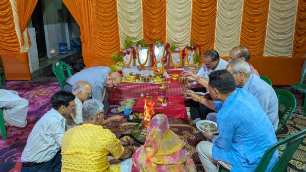 कुमार सभा भवन नवीनीकरण हेतु गणेश पूजा मैं शामिल संस्था के सदस्य