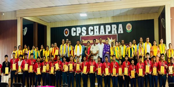 सीपीएस इत्यस्मिन् 10कक्षायाः मेधावीच्छात्र-छात्राणां सम्मान समारोहः आयोजितः