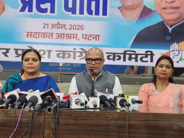 प्रदेश कांग्रेस मुख्यालय, सदाकत आश्रम में आयोजित संवाददाता सम्मेलन को संबोधित करते हुए