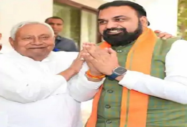 नीतीश कुमार से सम्राट के मुलाकात की फाेटाे