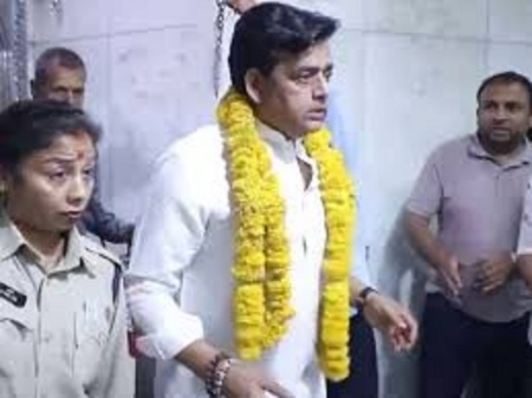 बाबा महाकाल की शरण में पहुंचे सांसद-एक्टर रवि किशन