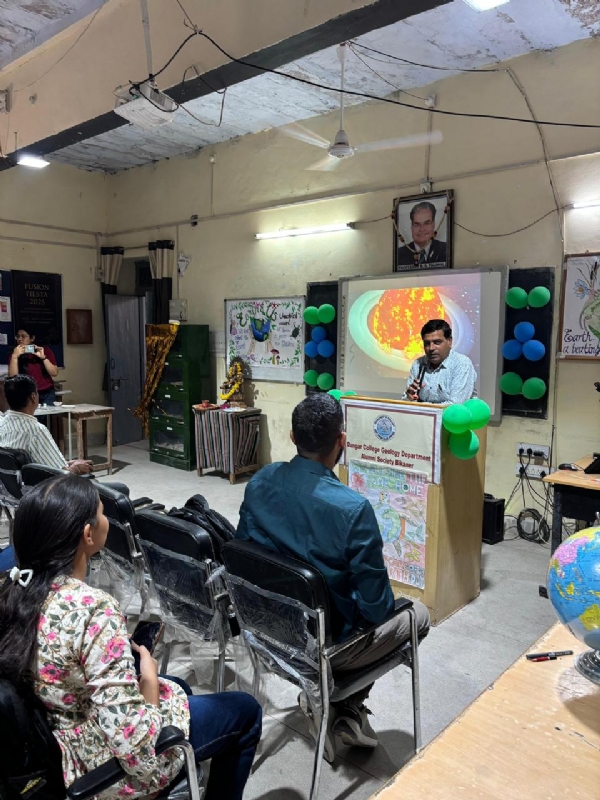 विज्ञान, विकास की अंधी दौड़ में पृथ्वी एवं पर्यावरण संरक्षण की तरफ़ जागरूक रह ध्यान दें : डॉ. राजेंद्र पुरोहित