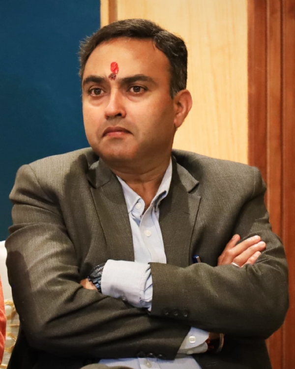 विश्वचक्षु।