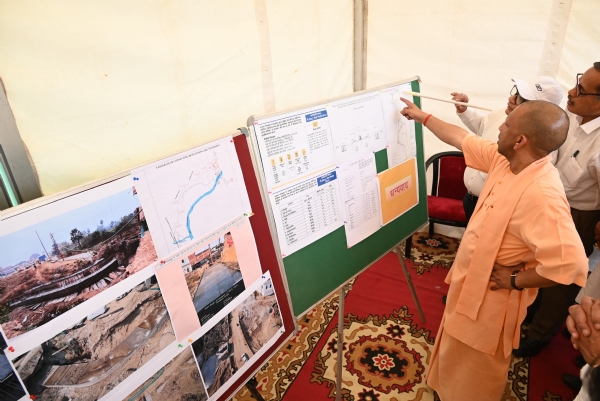 फोरलेन सड़क और उपरिगामी पुल से और सुगम हो जाएगा आवागमन : सीएम योगी*