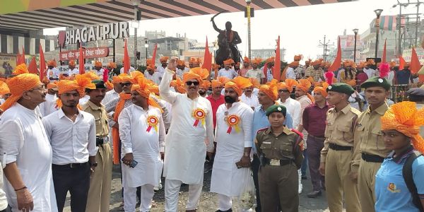 बाबू वीरकुँवरसिंहस्य जयन्त्या: अवसरे शोभायात्रा निष्कासिता