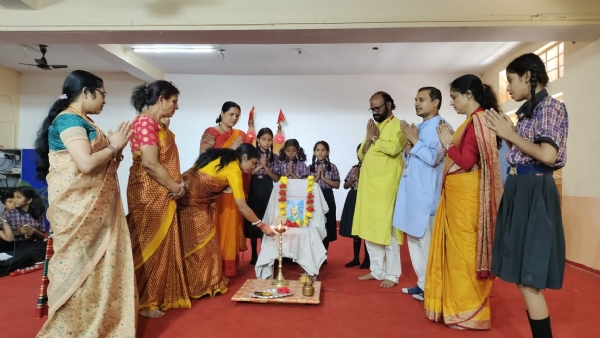 कार्यक्रम में शामिल लोग